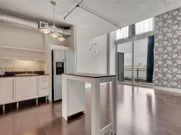 690 SW 1st Ct #Penthouse I24, Miami, FL 33130