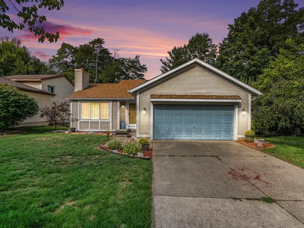 5957 S Parkway Ave SE, Kentwood, MI 49508