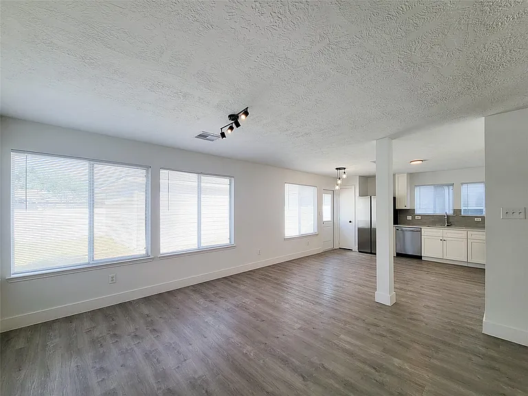 10030 Farrell Dr — Photo 7