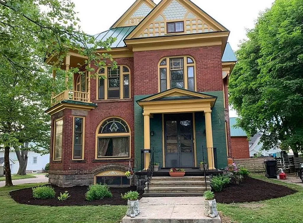 222 W Liberty St photo 1