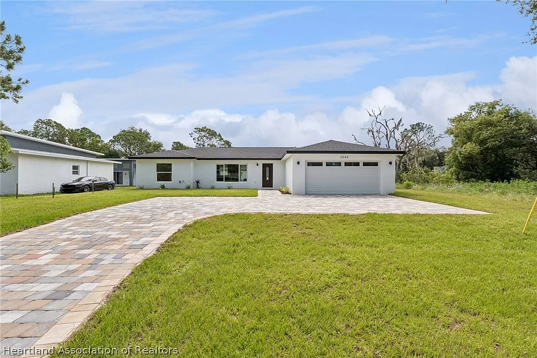 3 bed, 2.0 bath, 1500 sqft, $2,200 — Photo 1