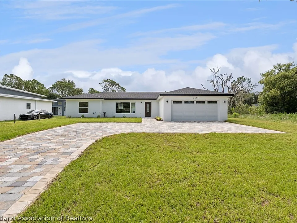 2544 N Arrowhead Rd