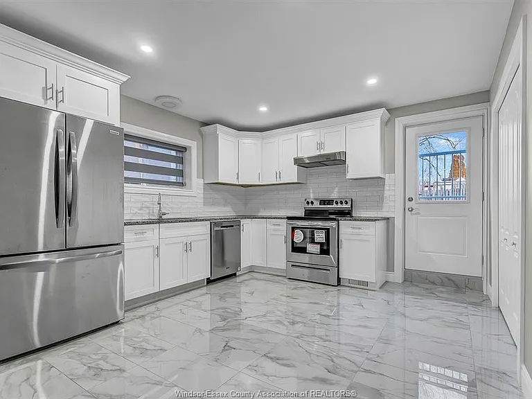 1858 Buckingham Dr — Photo 9