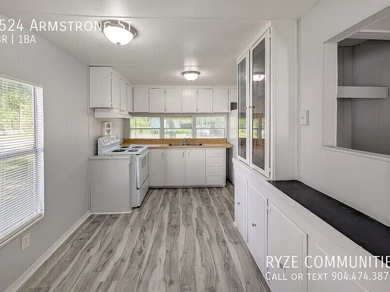 3524 Armstrong St — Photo 7