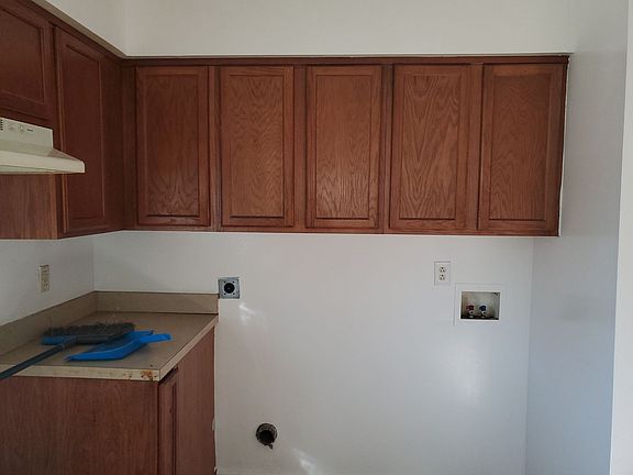 3rd image of 844 W 38th St #3