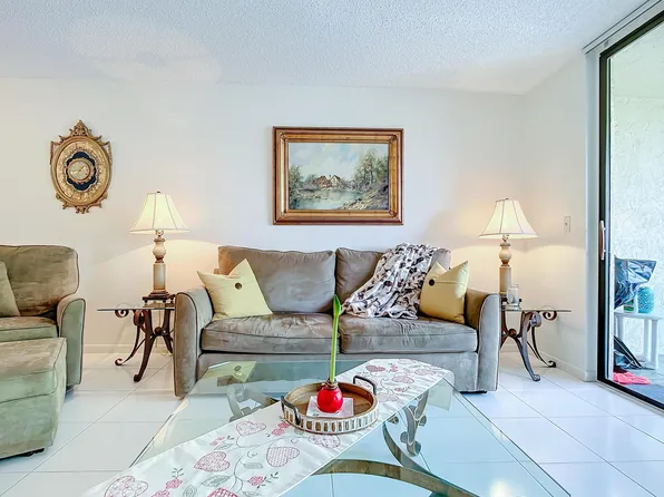 825 Egret Circle #406, Delray Beach, FL 33444