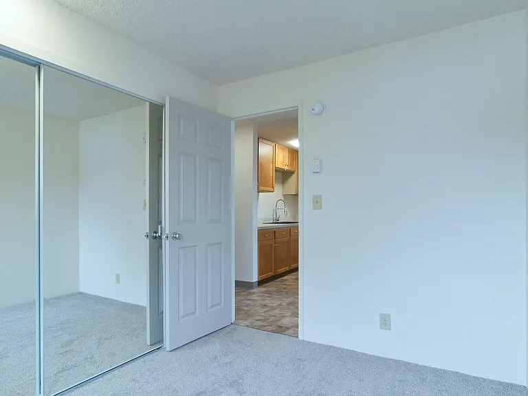 Hess Apartments — Photo 31