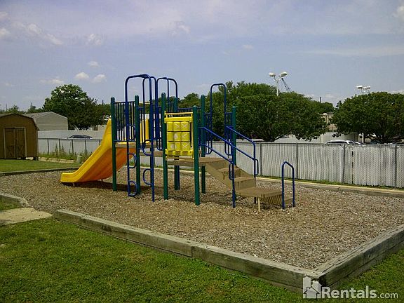 5th image of 1328 Windmill Trl