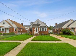 35 Semton Blvd, Franklin Square, NY 11010