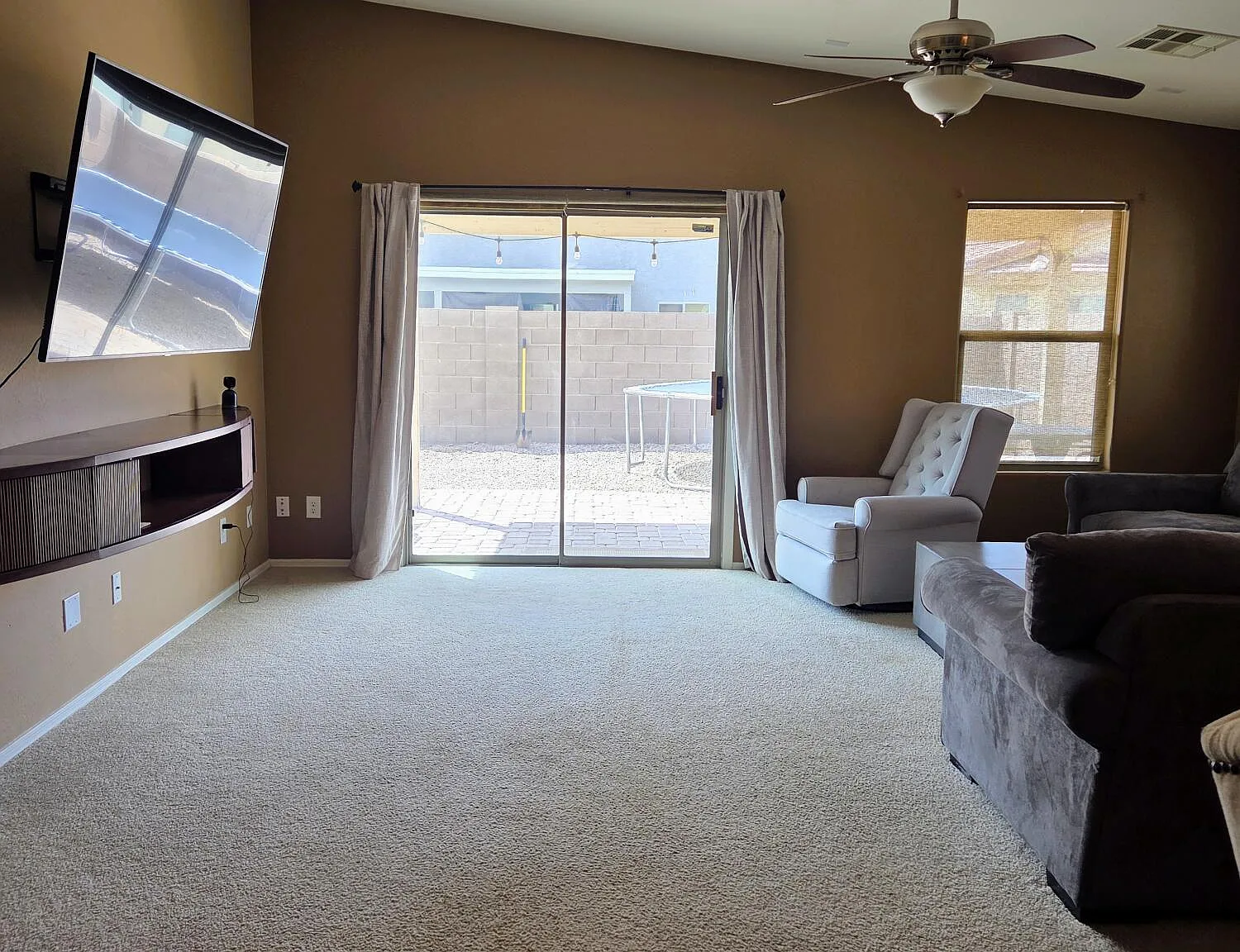 4 bed, 2.0 bath, 1753 sqft, $1,600 — Photo 2