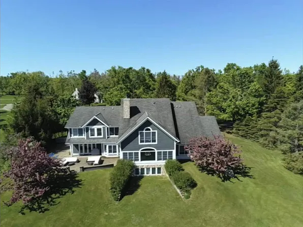2286 Pinecrest St, Harbor Springs, MI 49740