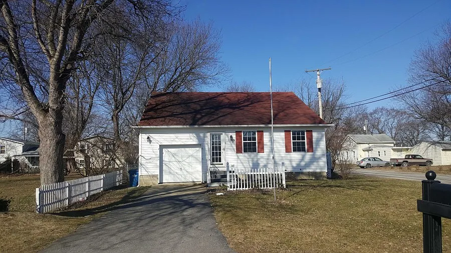 1066 Adams St photo 1