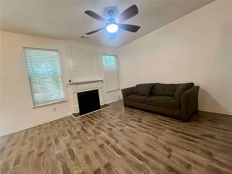3232 Brockenhurst Dr — Photo 12