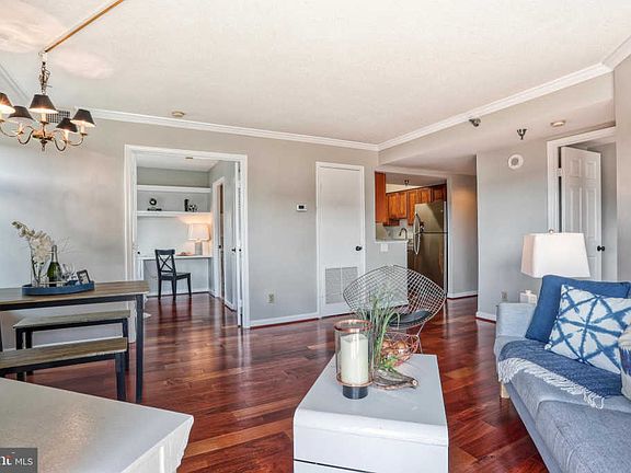 5th image of 2400 Clarendon Blvd APT 1009