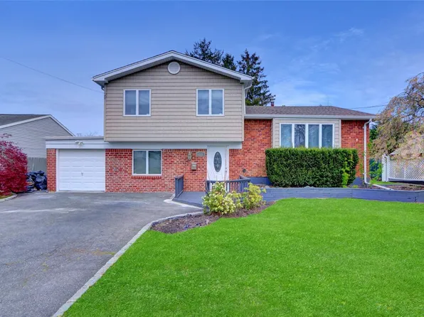 289 W 18th Street, Deer Park, NY 11729