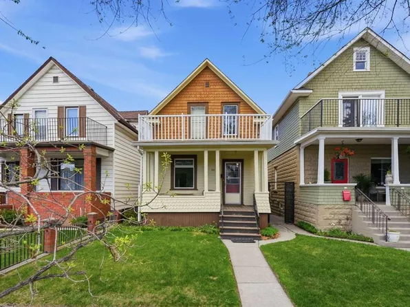 816 SE 3rd Ave NW, Calgary, AB T2N 0J4