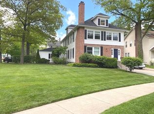 282 E Woodland Rd #2, Lake Forest, IL 60045