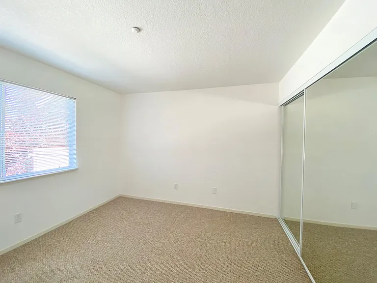 Parkwood Court Apartments — Photo 9