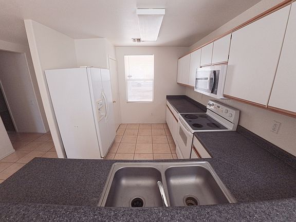 3rd image of 2065 W 20th Ave