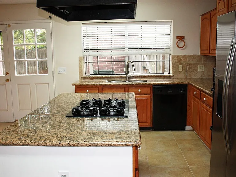 2319 Mill Creek Dr — Photo 5