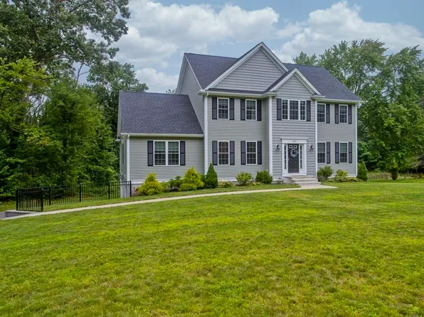 907 Washington St, Franklin, MA 02038