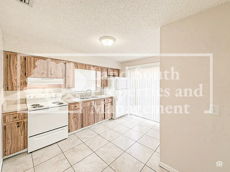 5866 Charlton Dr #5864 — Photo 4