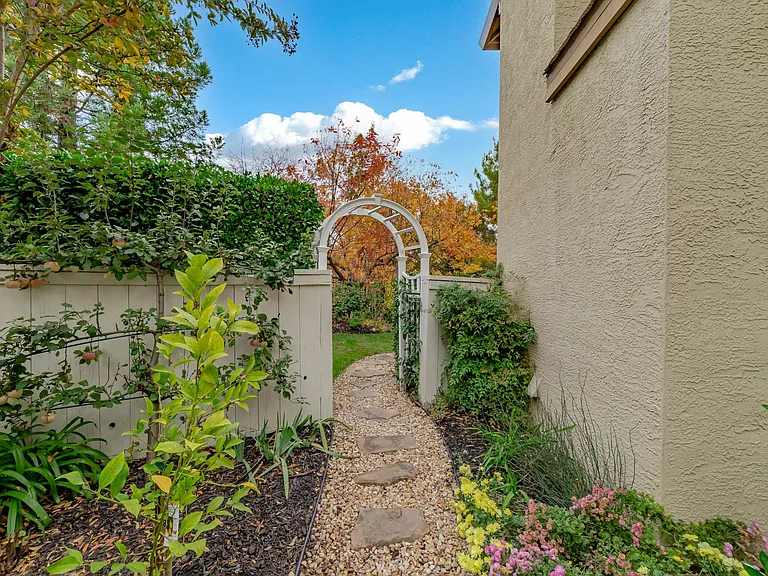 9837 Villa Francisco Ln — Photo 4
