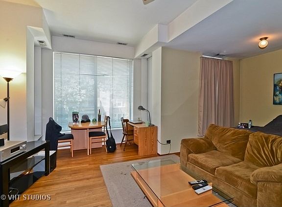 4th image of 941 N Hoyne Ave APT 2