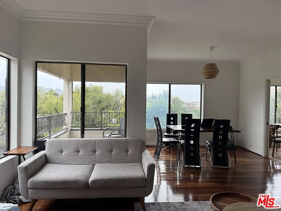 2 bed, 2.0 bath, 1250 sqft, $4,300 — Photo 4