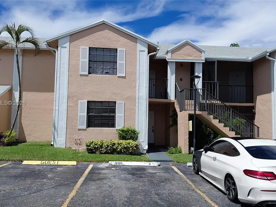 820 N Franklin Ave #820J