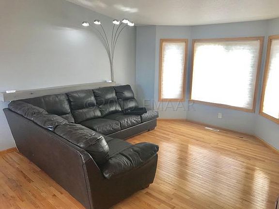 4th image of 814 18th Ave W