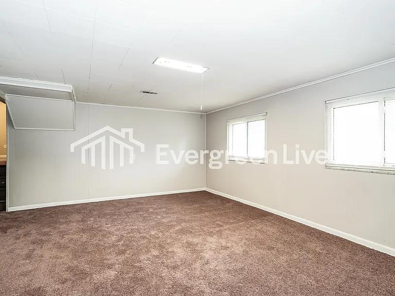 4917 Majestic Dr E — Photo 13