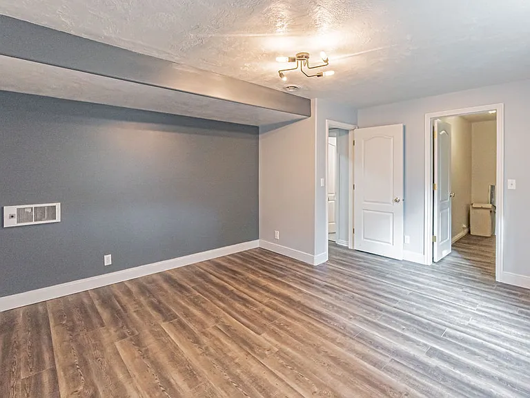 3915 Woodhaven Ln — Photo 41