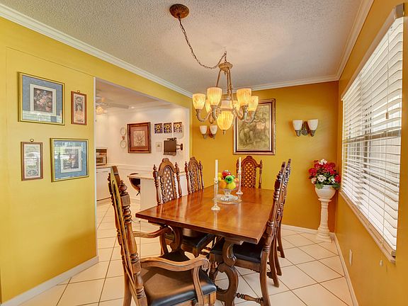 4th image of 1009 Ventnor Cres