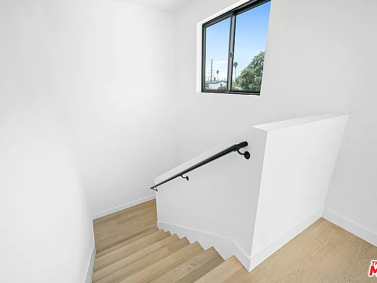 5826 Craner Ave #5826 — Photo 19