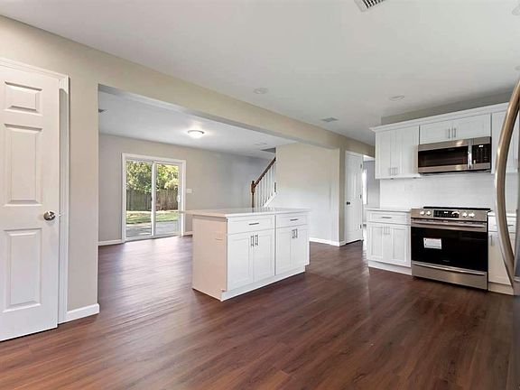 4th image of 26 Horizon Ln