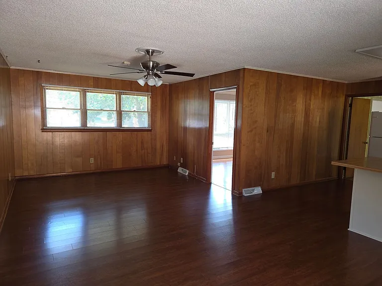 3322 Hart St — Photo 5