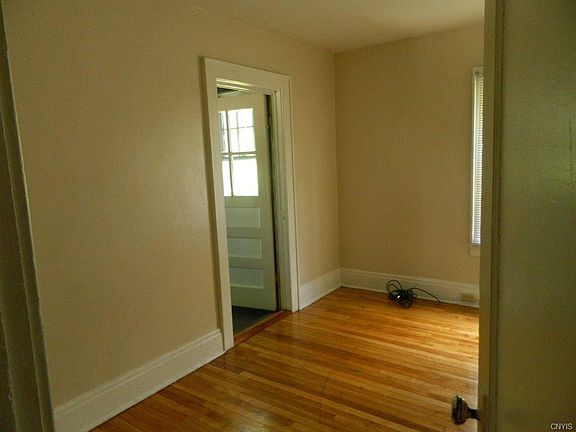 4th image of 1022 W Colvin St