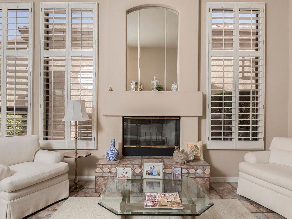 8100_Camelback_Living