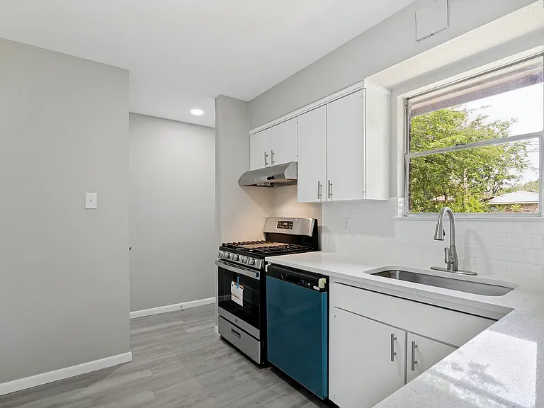3310 Nashville Ave — Photo 10