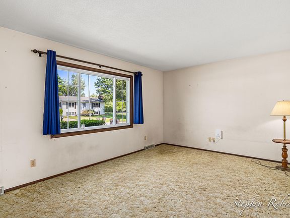 5th image of 1901 Rowland Ave SE