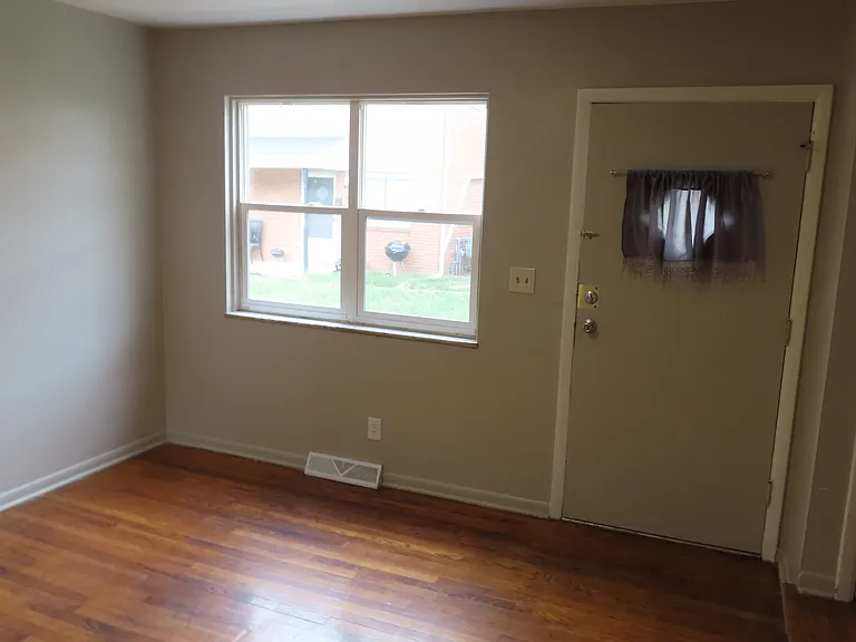 901 North Meadows Court - D — Photo 7