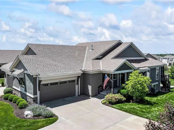 11516 S Waterford Dr, Olathe, KS 66061