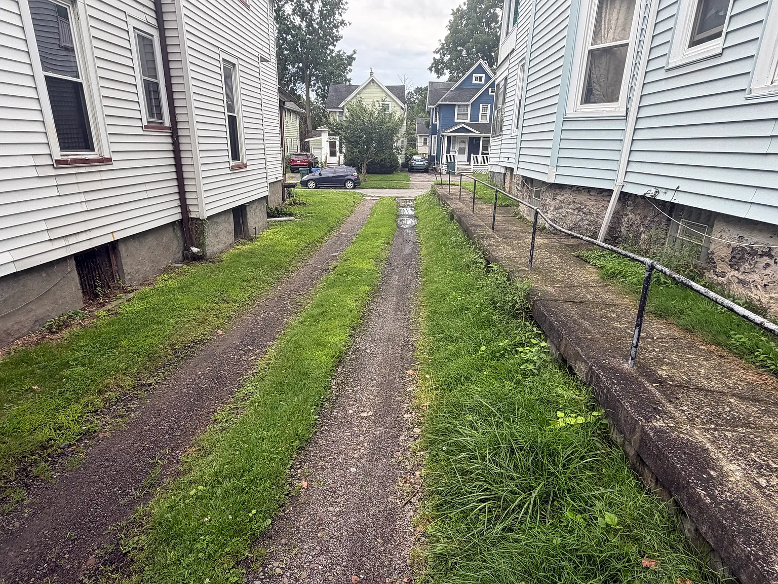 3 bed, 1100 sqft, $1,425 — Photo 2