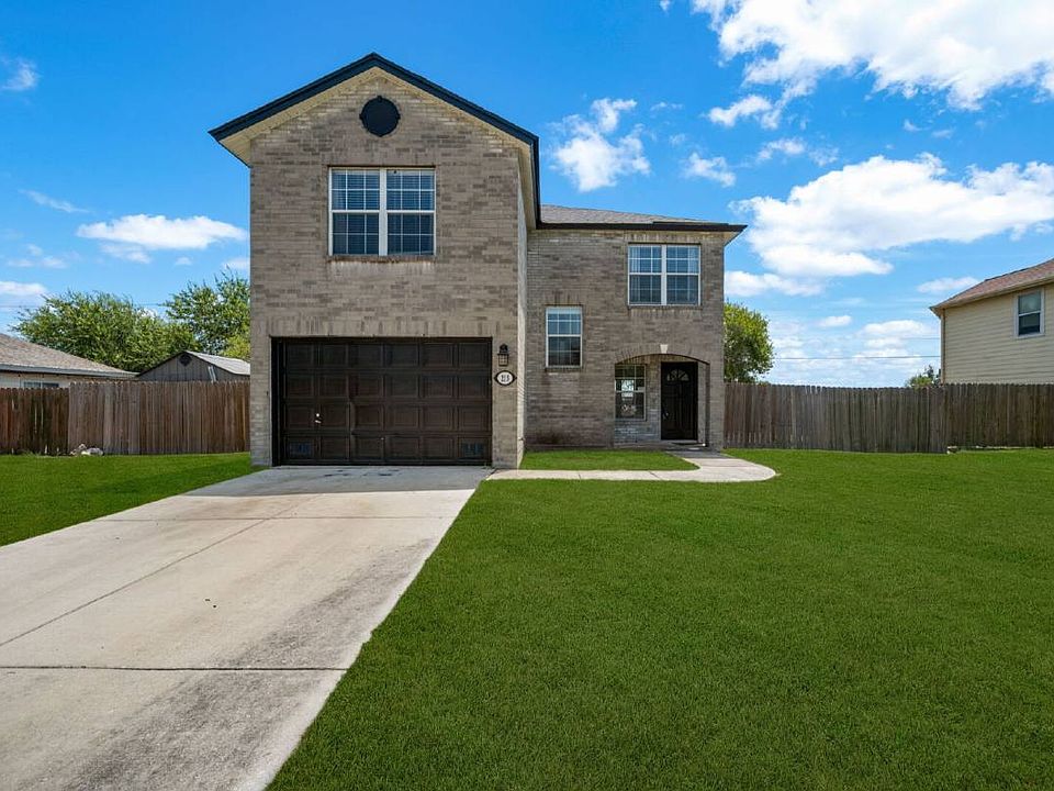 1st image of 215 Chisholm Trl