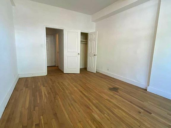 4th image of 2020 Avenue V #2L