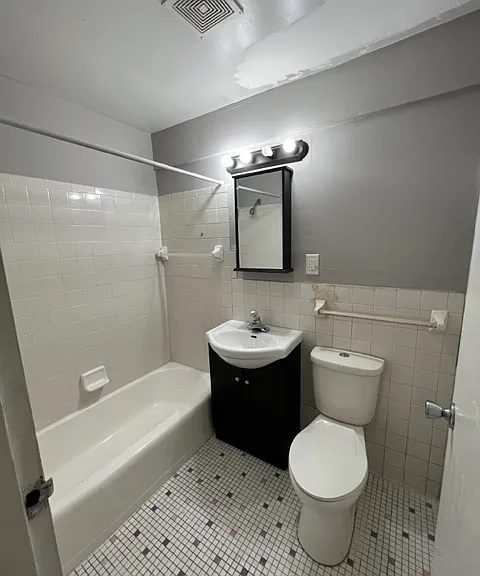 180 Charles St NE #2 — Photo 5