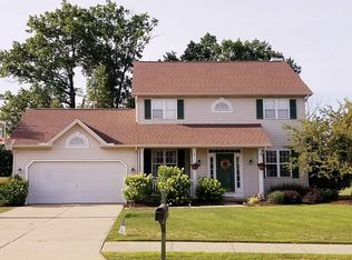 27018 Valeside Ln, Olmsted Township, OH 44138