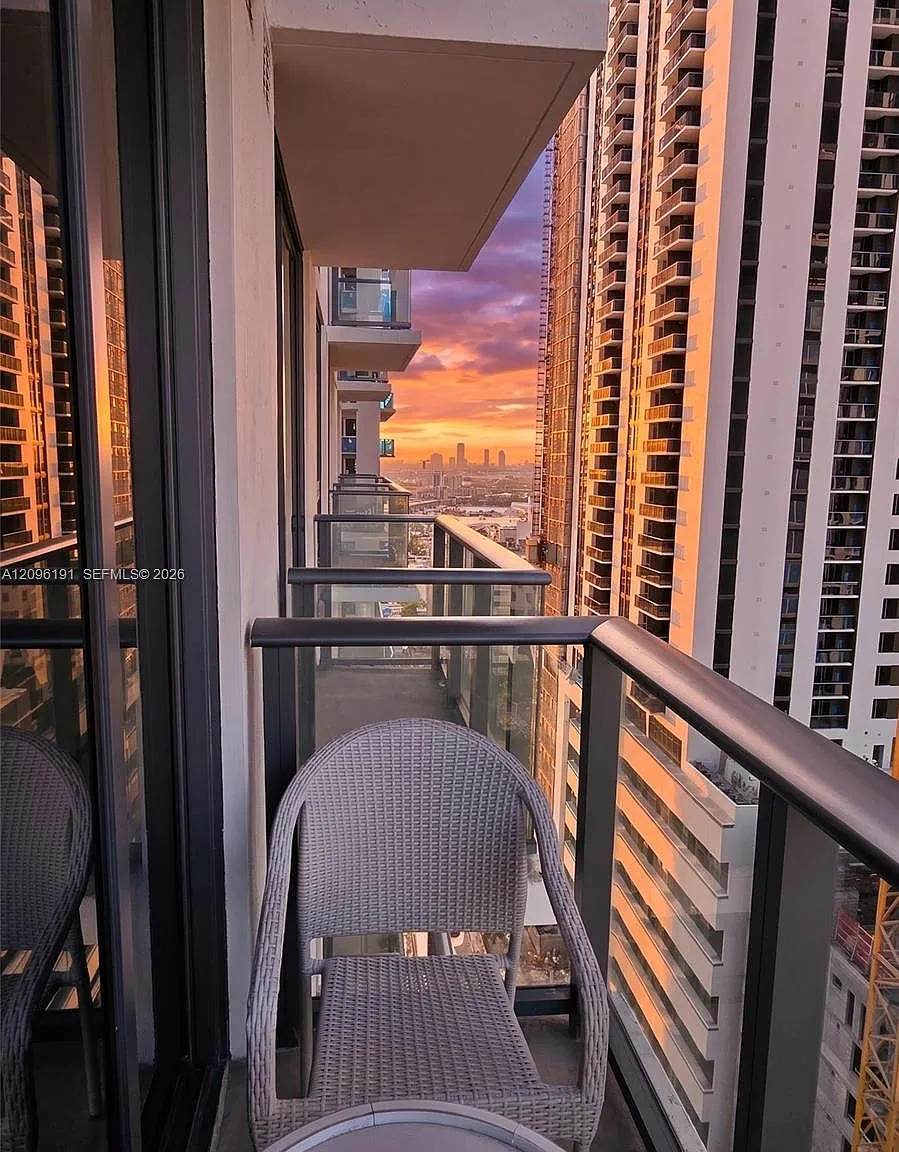 1 bed, 1.0 bath, 555 sqft, $3,200 — Photo 1
