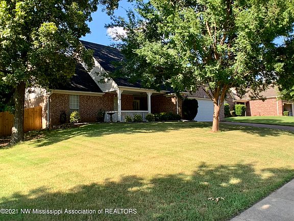 3rd image of 2570 Greencliff Dr